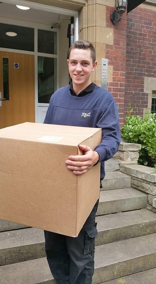 Picture of a mover holding a box